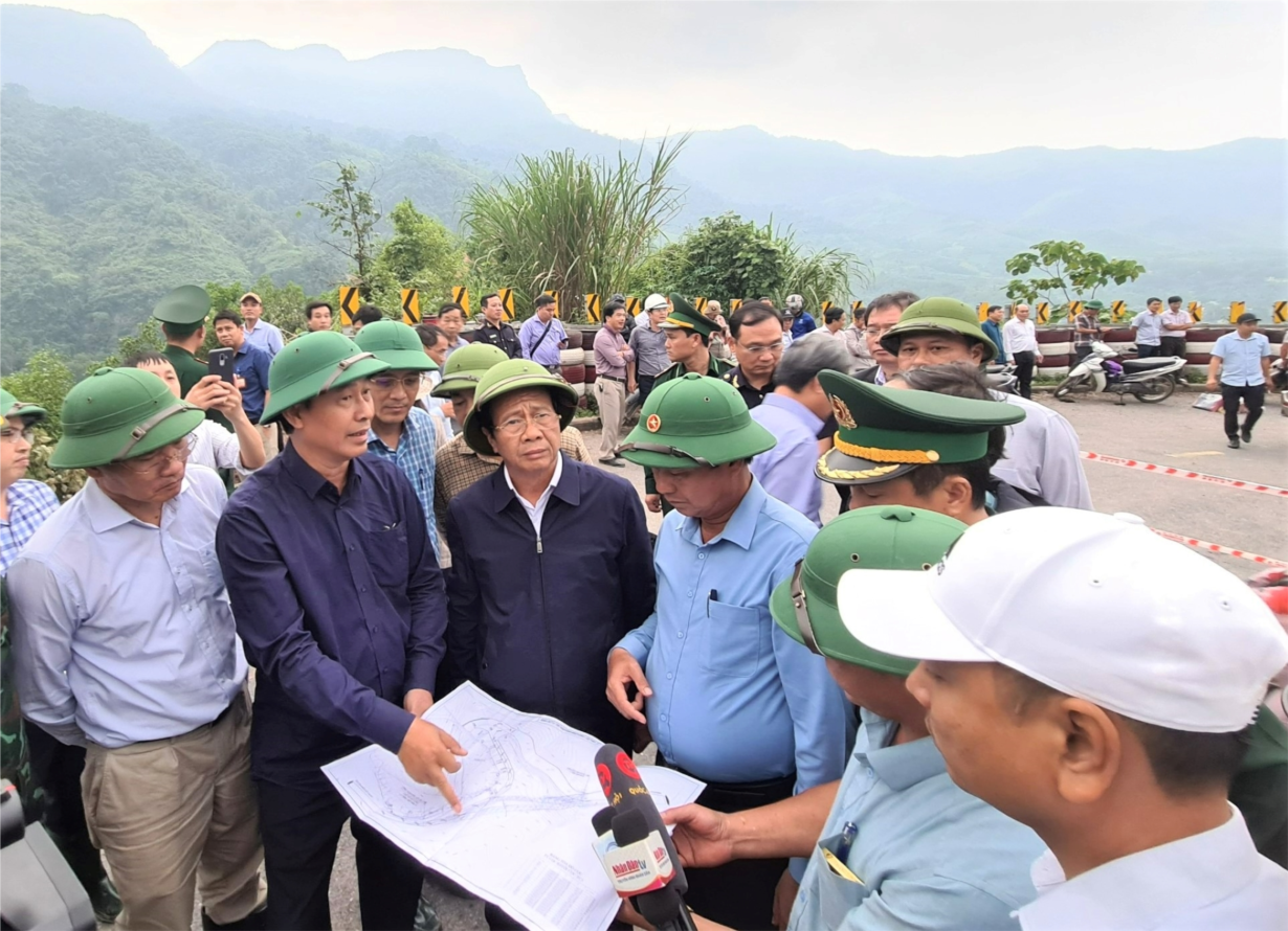 Phó Thủ tướng Lê Văn Thành kiểm tra khắc phục hậu quả mưa lũ tại Quảng Trị (18/10/2022)